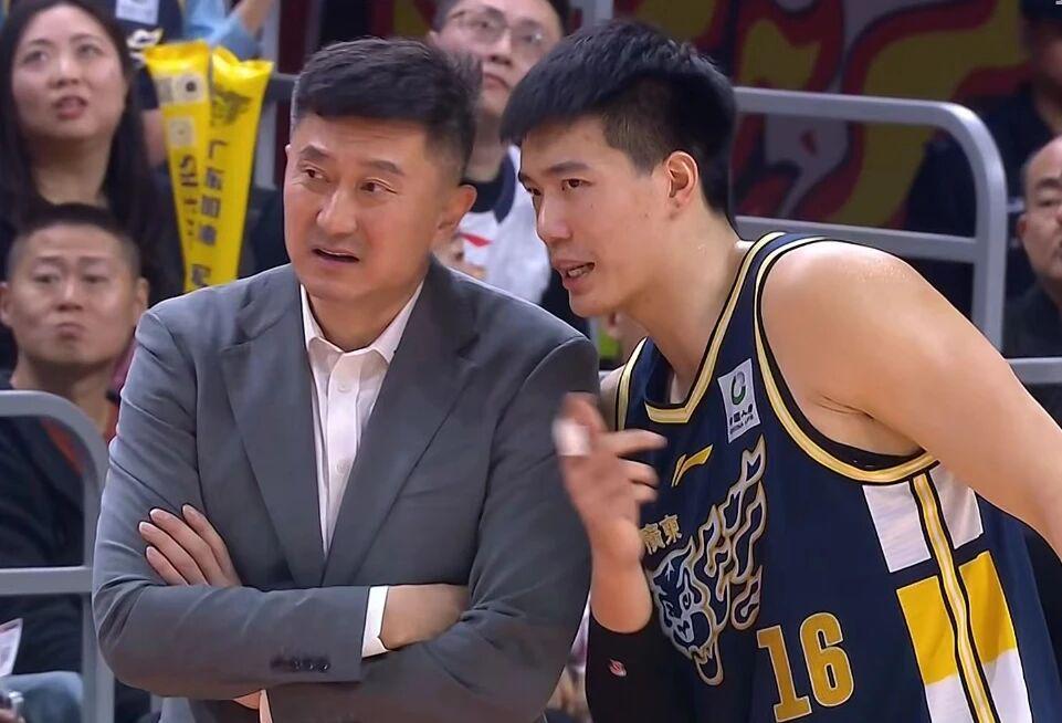 广东男篮遇到大麻烦，曝焦泊乔申请离队，杜锋培养球员遭质疑！